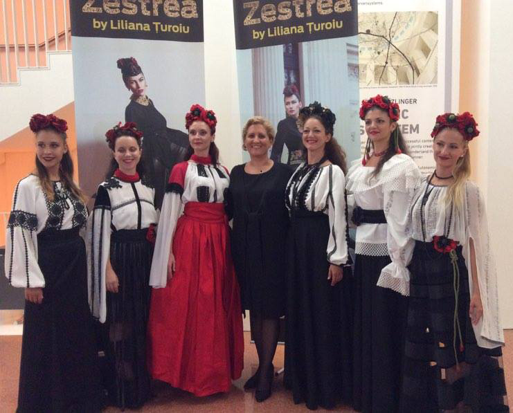 liliana-turoiu-si-corpul-de-balet-al-operei-din-dusseldorf-purtand-tinute-zestrea